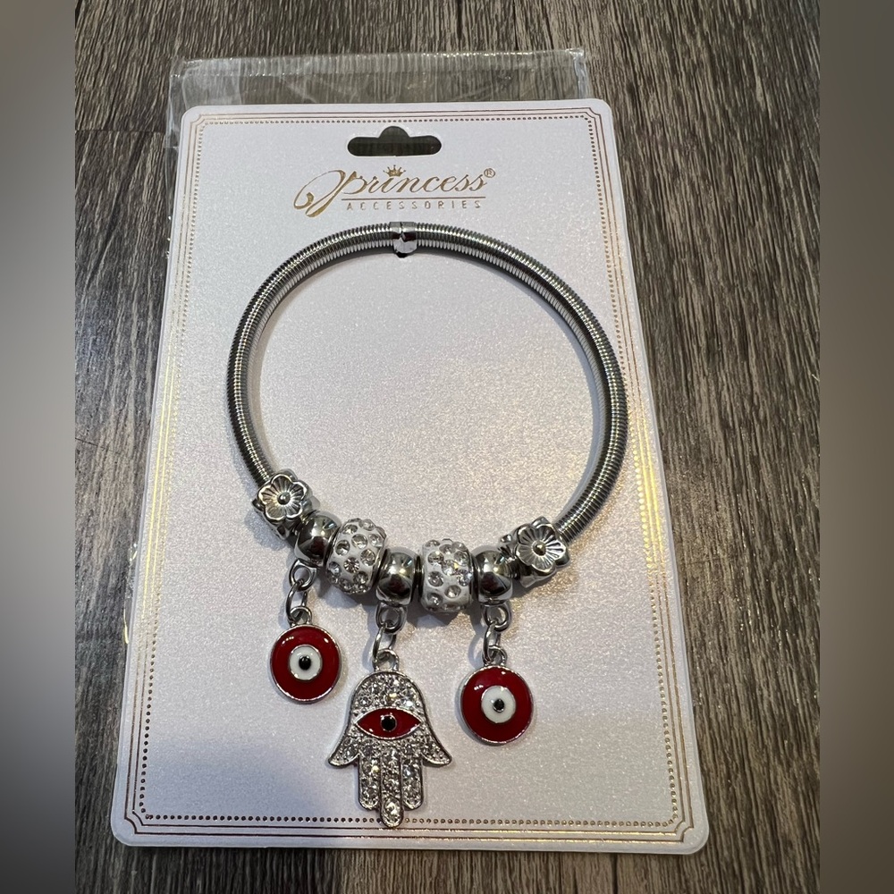 Red Hamasa Hand Evil Eye Charm Bracelet NWT Princess Accessories Stackable - Picture 3 of 3